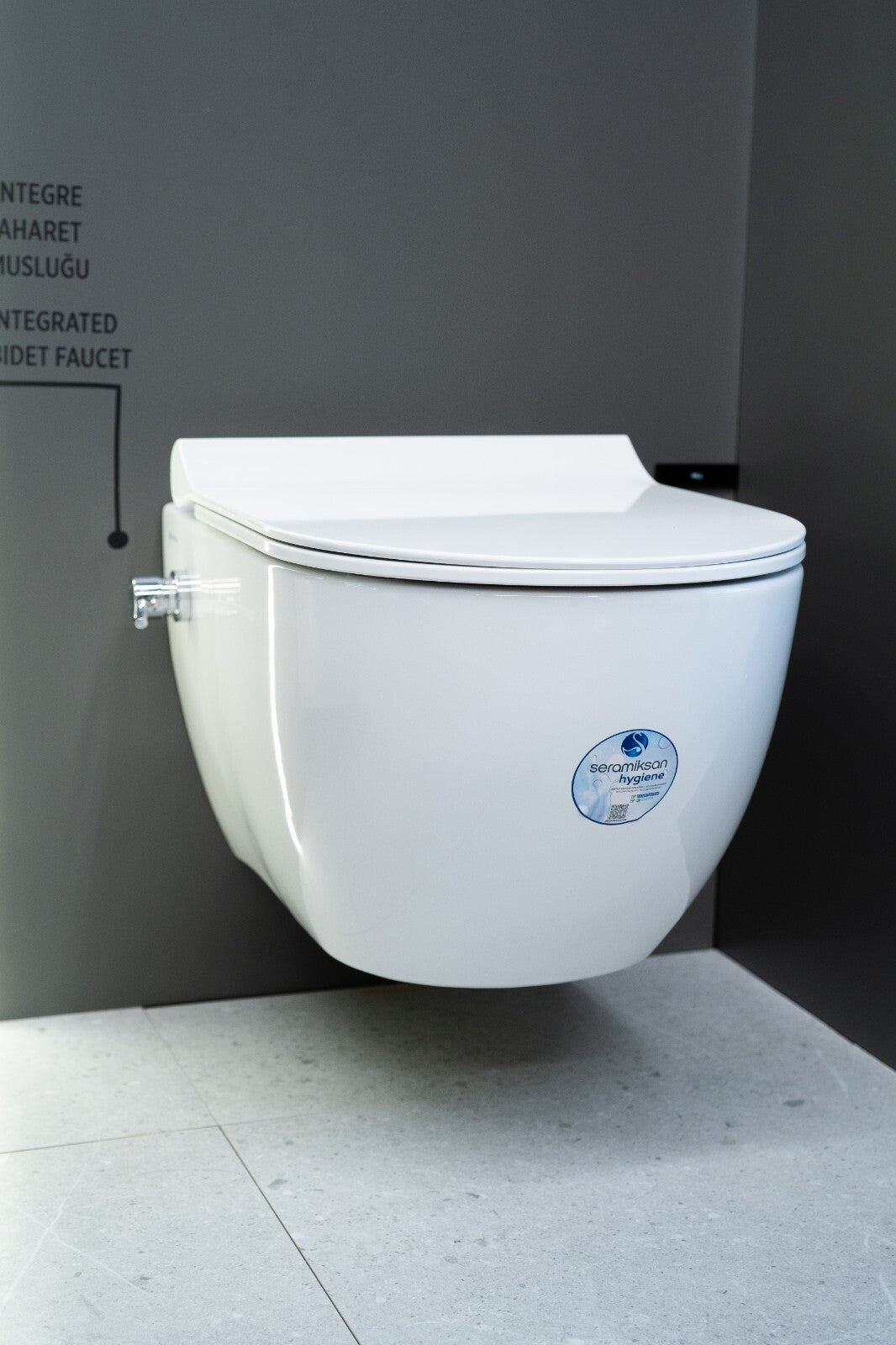 Dusch-WC, Seramiksan Hill, mit Warm- und Kaltwassermischer, Randlos