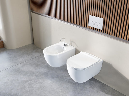 Dusch-WC, CeraStyle City, mit Warm- und Kaltwassermischer, Randlos